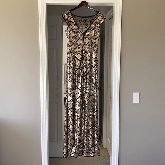 JS Stunning Gown - Picture 2 of 3